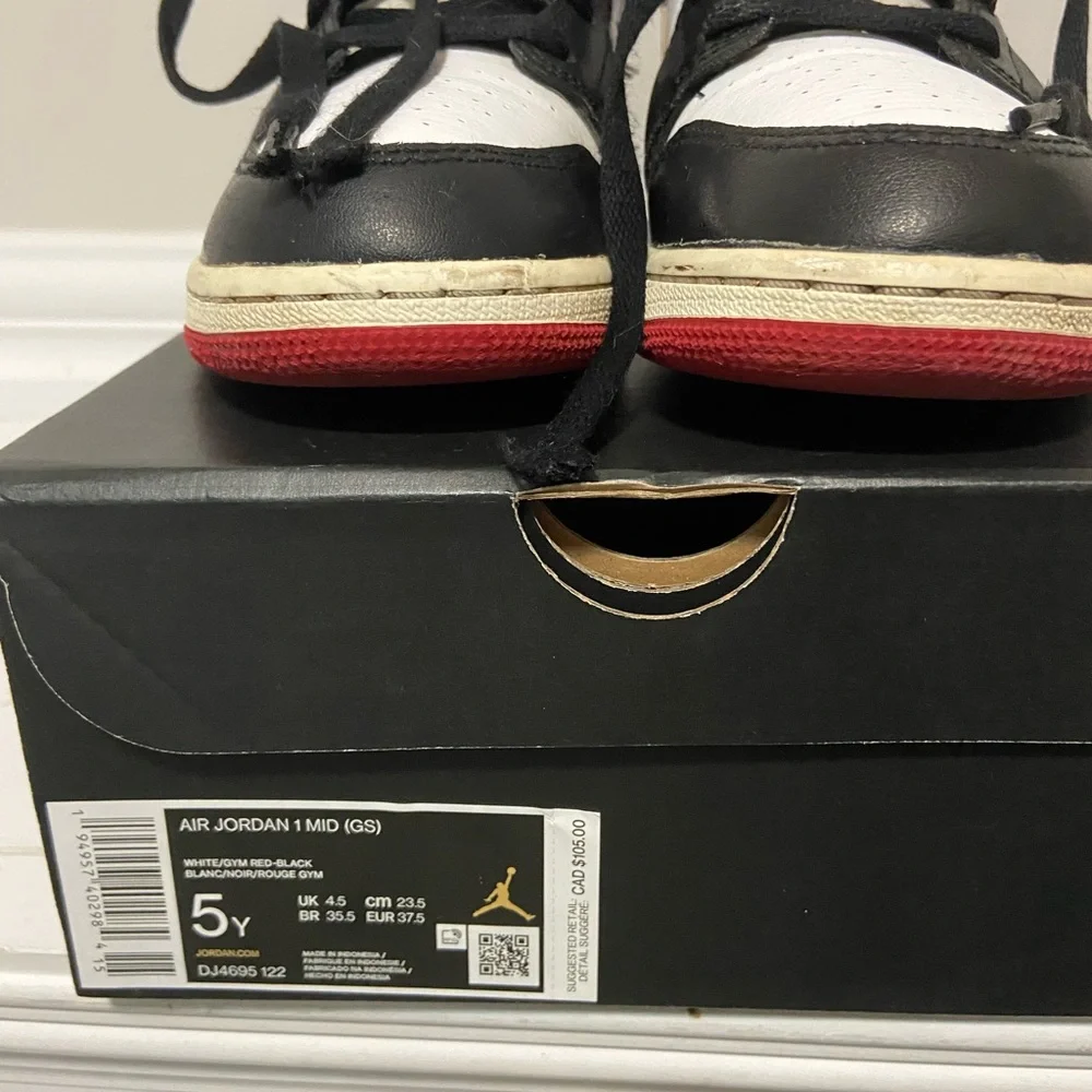 Nike Air Jordan 1 Mid GS Size 5Y - Picture 2 of 11